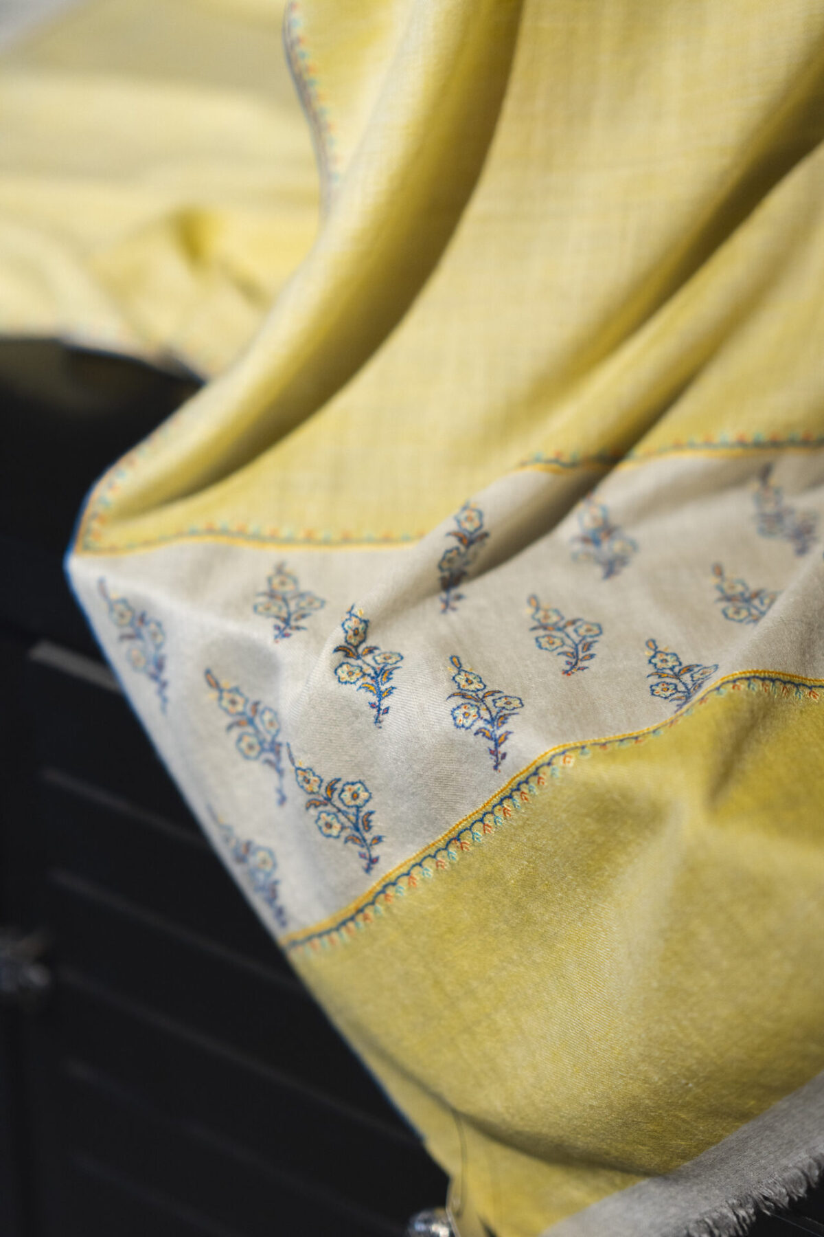 Pashmina Shawl in yellow palla daar