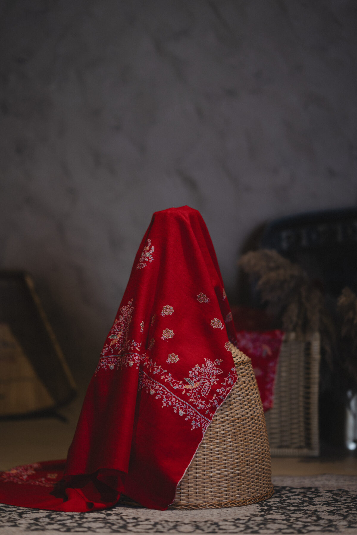 Large Kashmiri Shawl in red with elegant hand embroidery. Pashmina Shawl in red