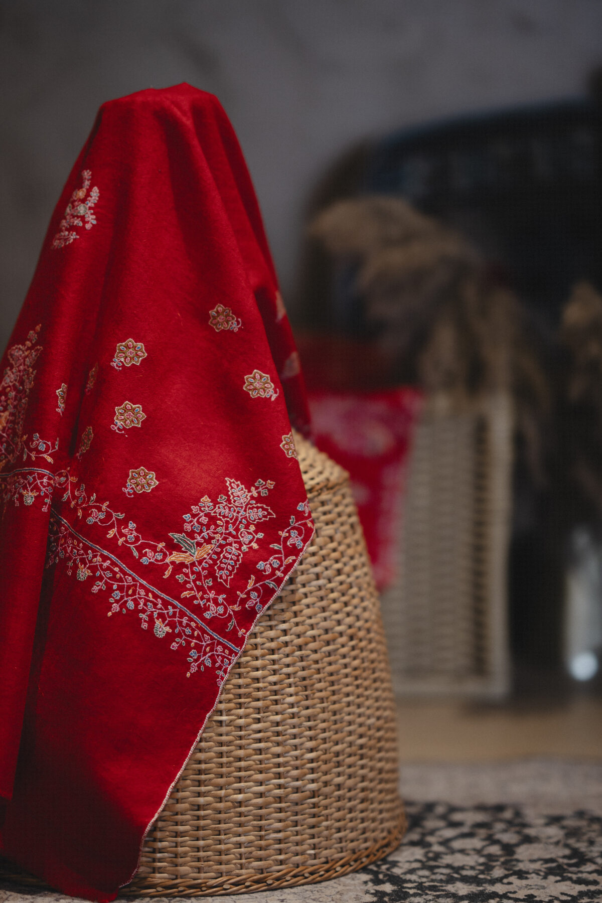 Large Kashmiri Shawl in red with elegant hand embroidery. Pashmina Shawl in red