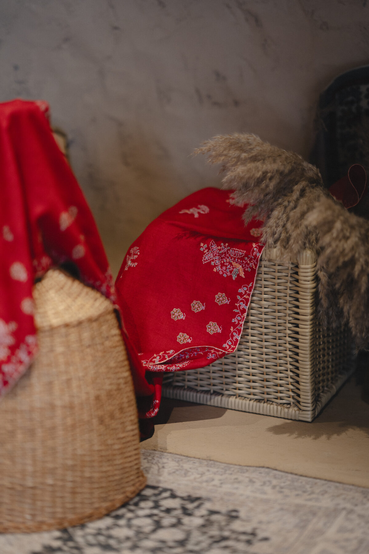 Large Kashmiri Shawl in red with elegant hand embroidery. Pashmina Shawl in red