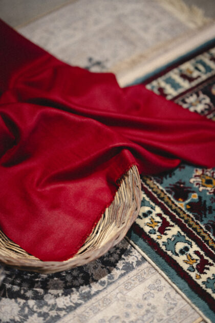 Pashmina scarf in plain color maroon red. Handwoven Ladakh Pashmina