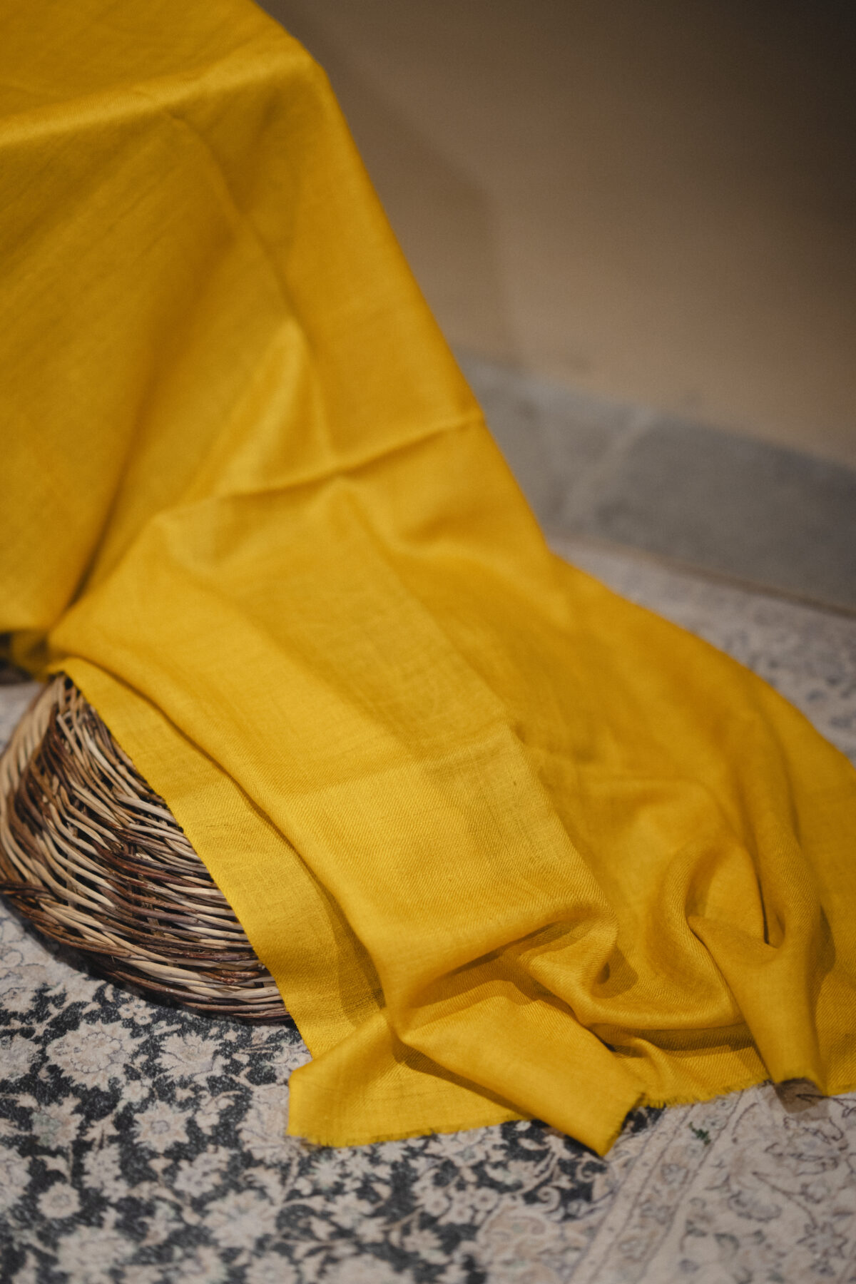 Pashmina scarf in plain color, yellow. Handwoven Ladakh Pashmina