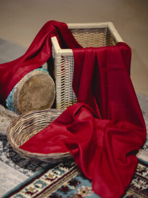 Pashmina scarf in plain color maroon red. Handwoven Ladakh Pashmina